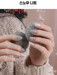 Glossy Blossom Gel Nail Strips Snow Knit